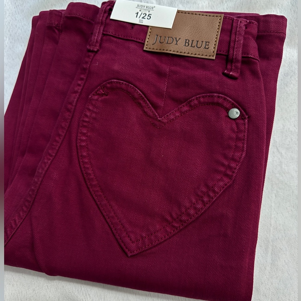 NEW Judy Blue Burgundy Red Heart Pocket 90’s Straight/ Wide Leg High Waist Jeans - Picture 2 of 6